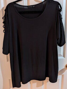 Black cold shoulder top - 1X